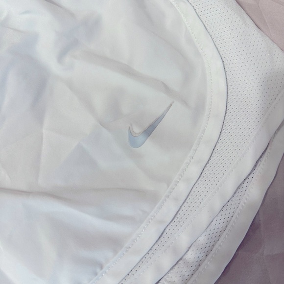 Women’s Nike Dri fit shorts - Picture 4 of 4